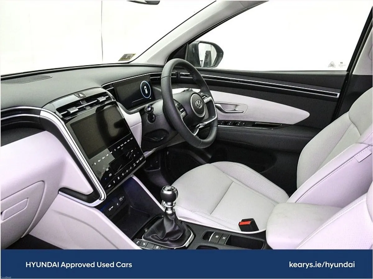 Hyundai Tucson Executive Plus w 2 Tone Roof - Image 5