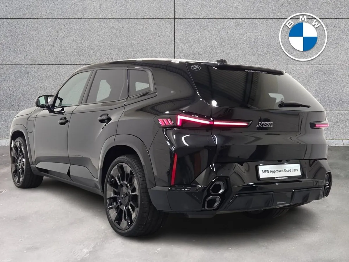 BMW XM 50e - Image 3