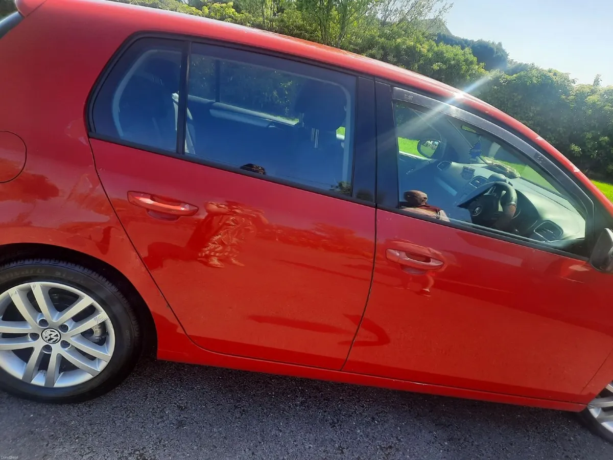 Volkswagen Golf 2010 - Image 2