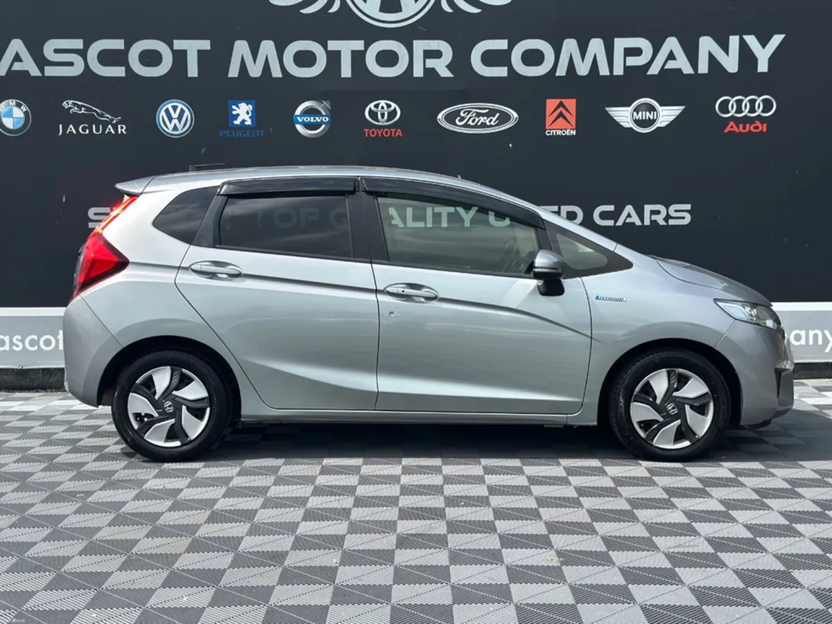 Honda Fit 1.5 Petrol Hybrid - Image 4