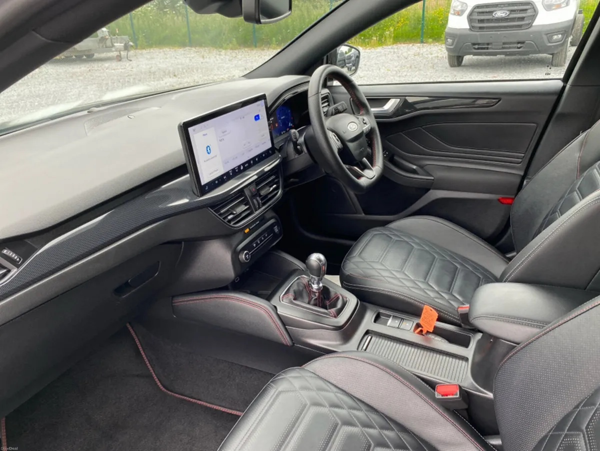 Ford Focus ST-LINE X 1.0T 125 M6 4DR - Image 3