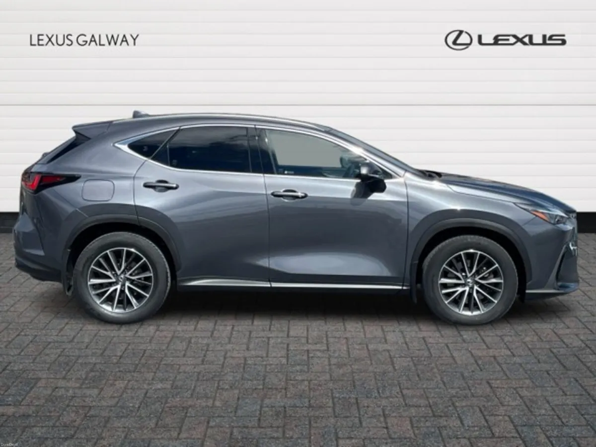 Lexus NX NX 450h+ Executive AWD 2024 - Image 3