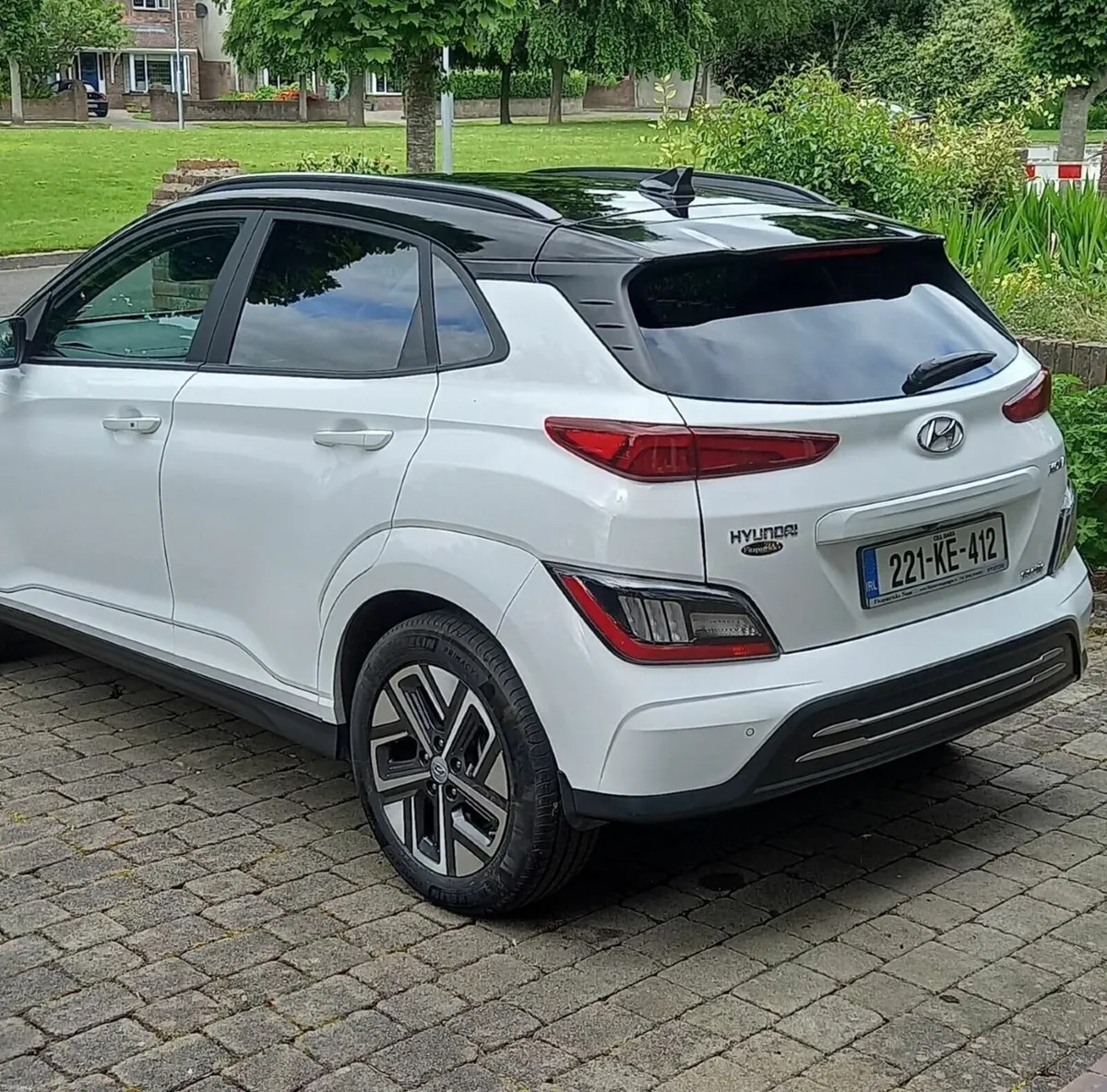 Hyundai KONA 2022 Premium 64Kw Two tone - Image 1