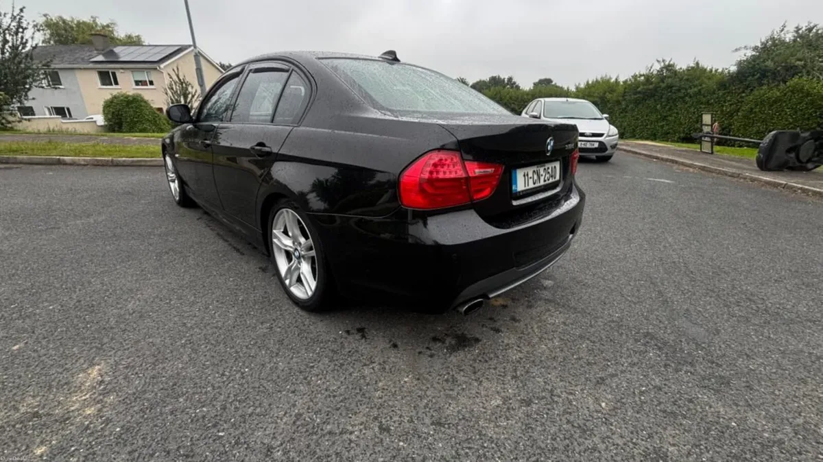 BMW 3-Series 2011 - Image 4