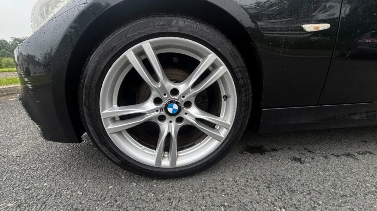 BMW 3-Series 2011 - Image 5