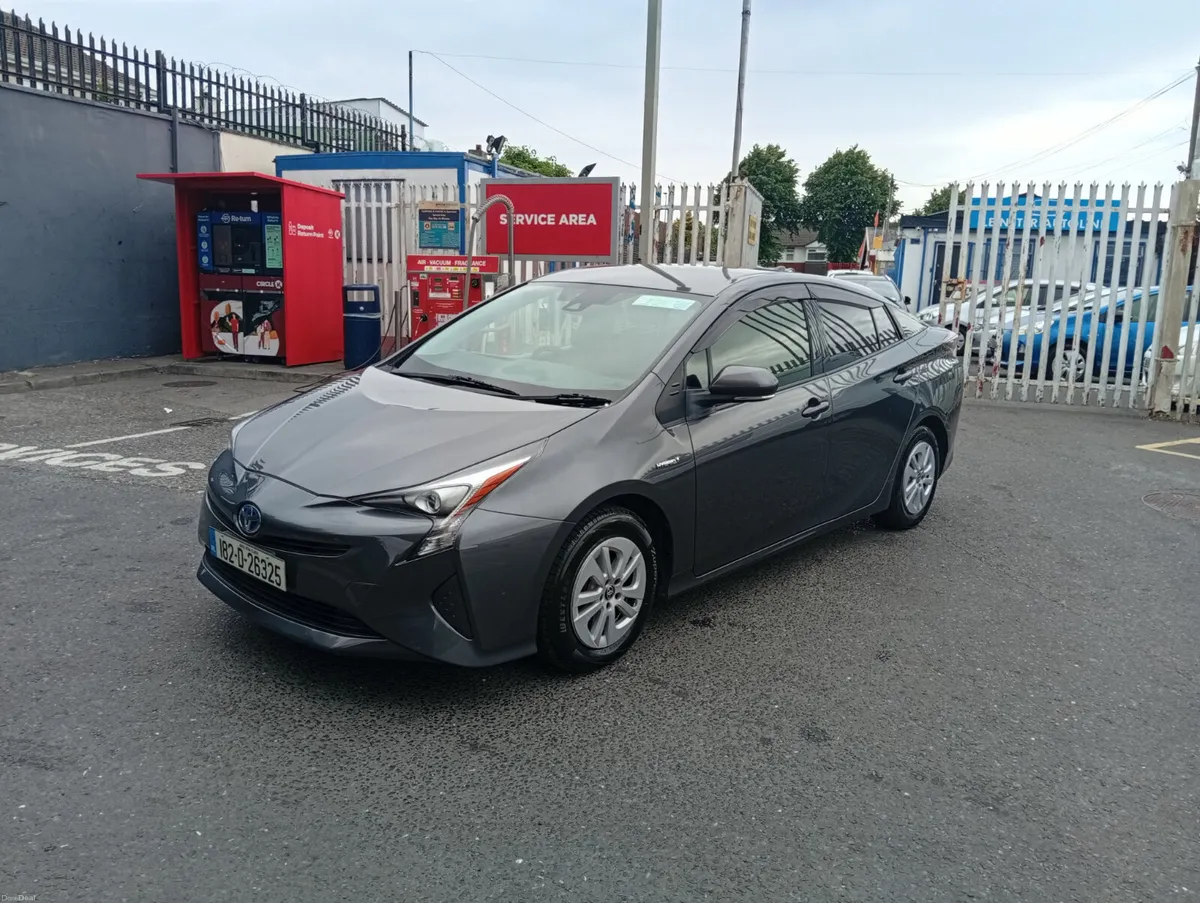 Toyota Prius 2018 hybrid - Image 3