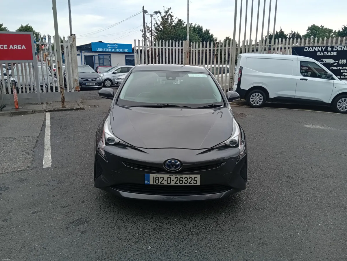 Toyota Prius 2018 hybrid - Image 2