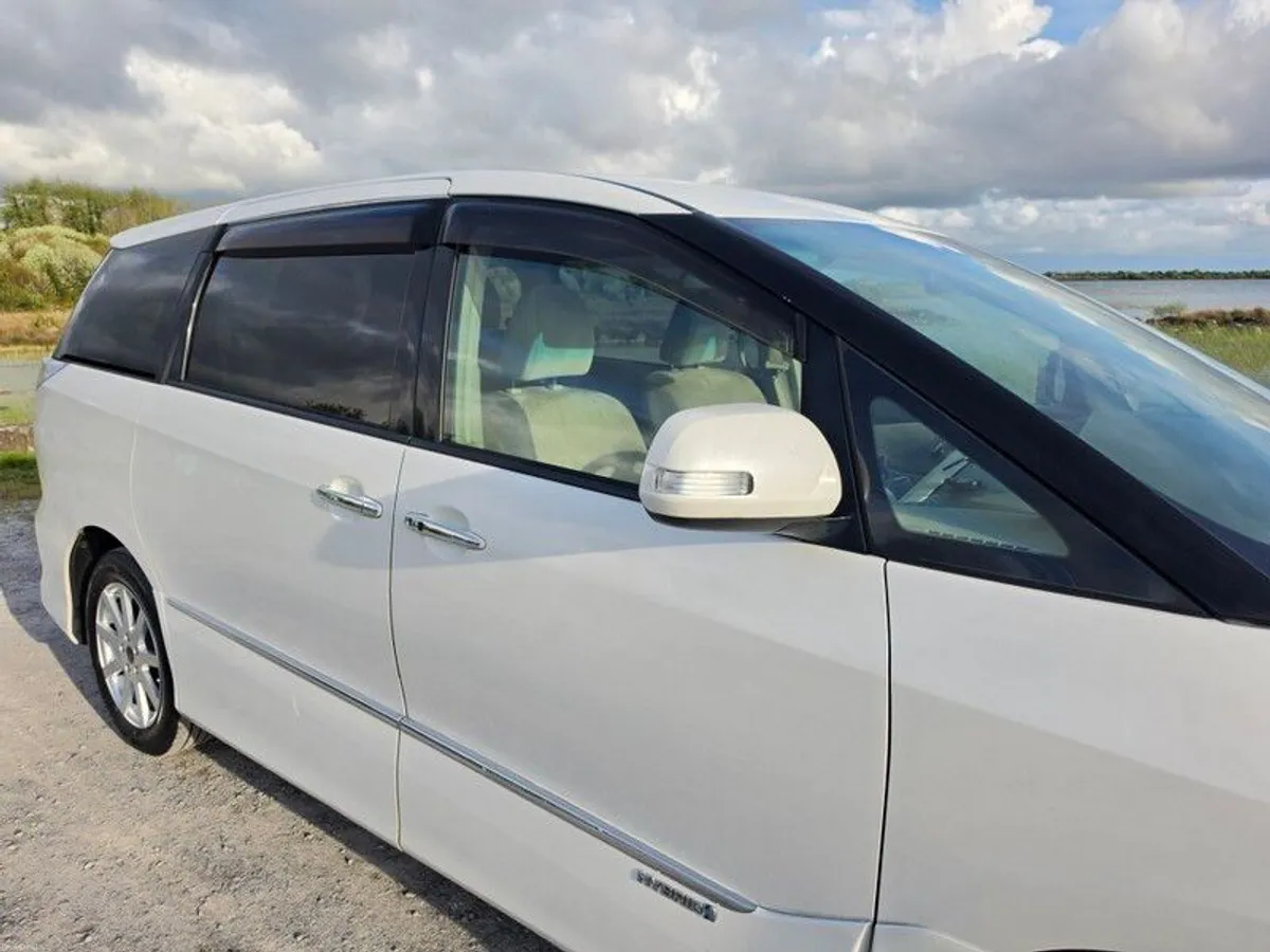 2010 Toyota Estima - Image 3