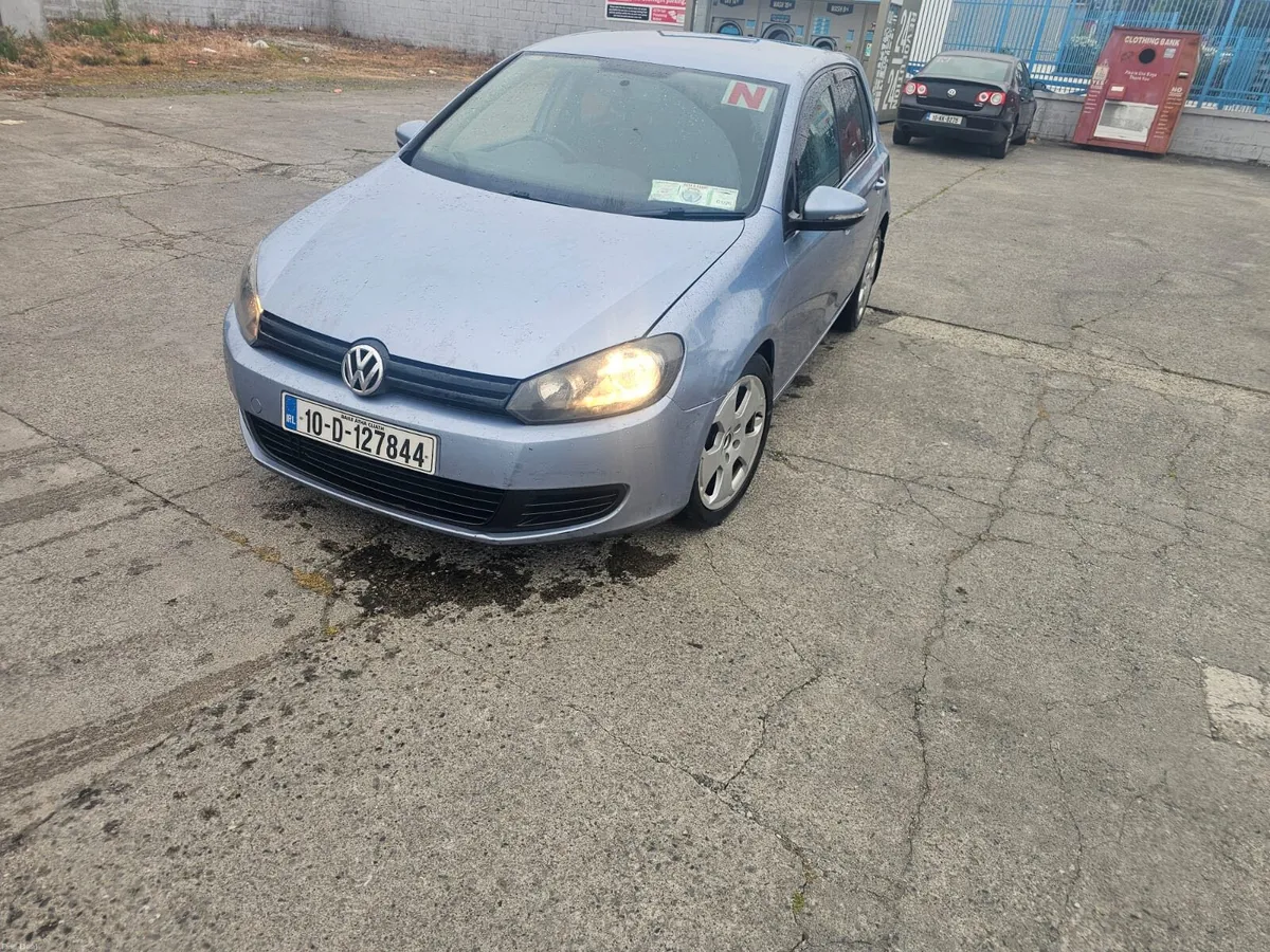 2010 Volkswagen Golf - Image 2