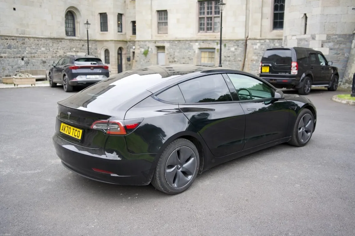 Tesla Model 3 2020 - Image 3