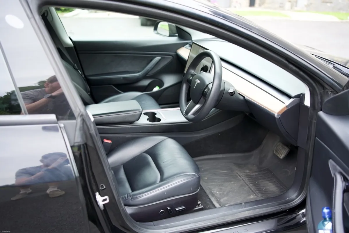 Tesla Model 3 2020 - Image 4