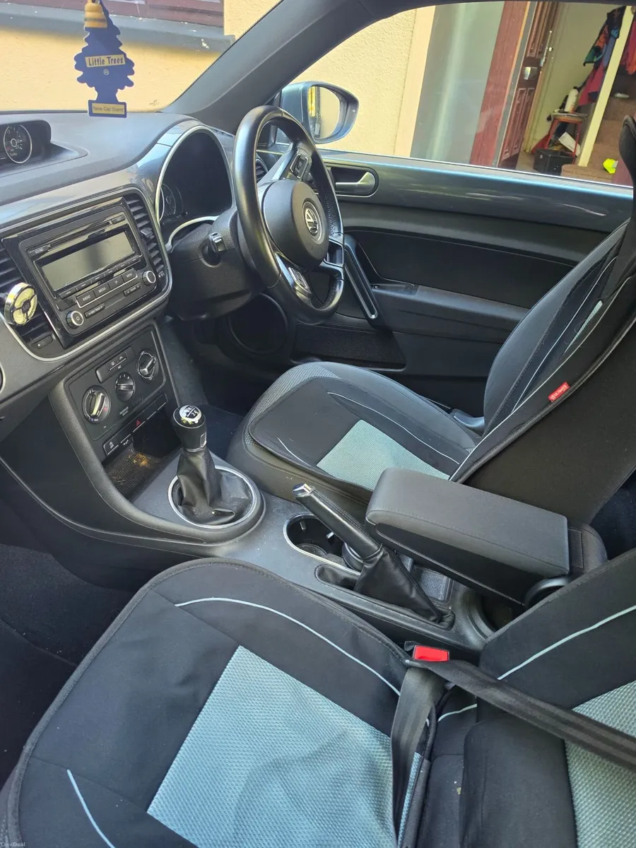 Volkswagen Beetle 2013 - Image 2