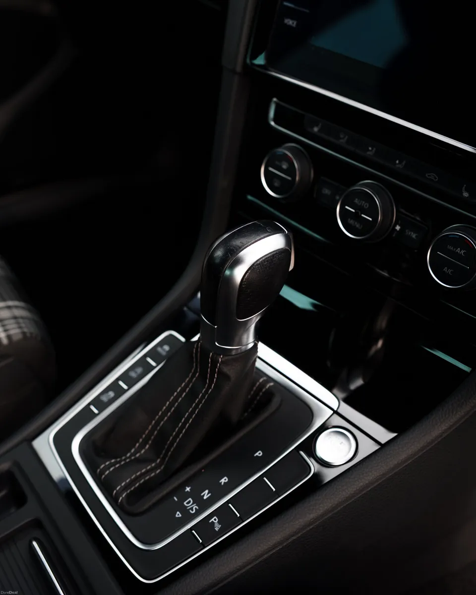 Volkswagen Golf Gtd - Image 2