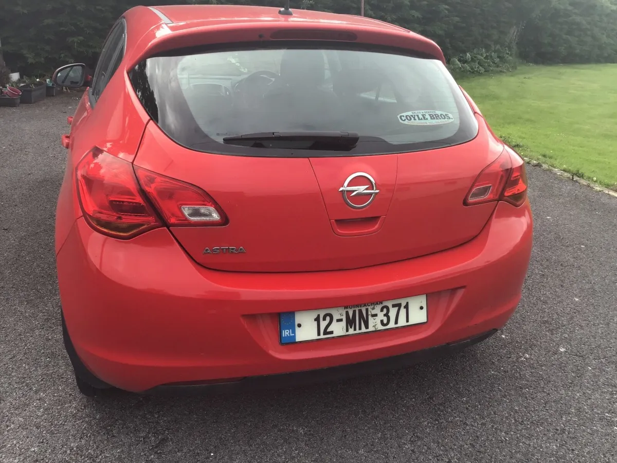 Opel Astra 2012 - Image 4