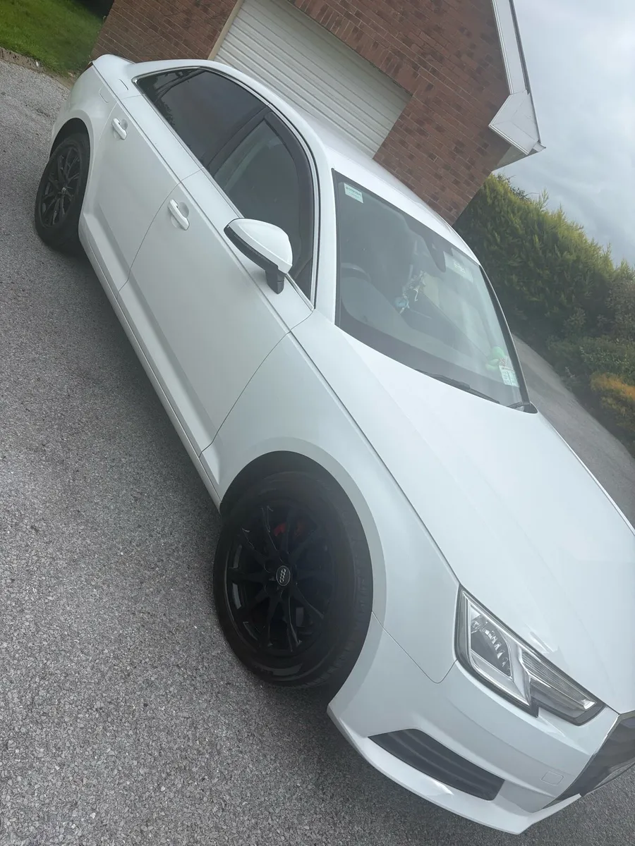 White Audi A4 2.0 TDI - Image 2