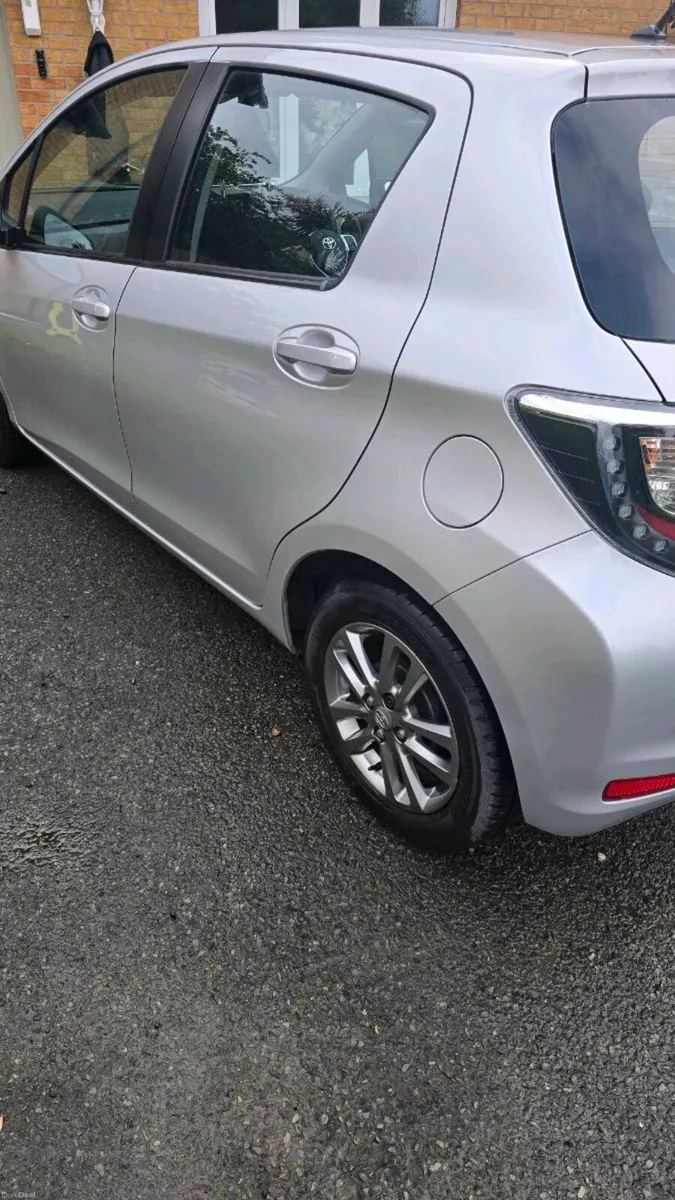 Toyota Yaris 2014 1.3 - Image 2