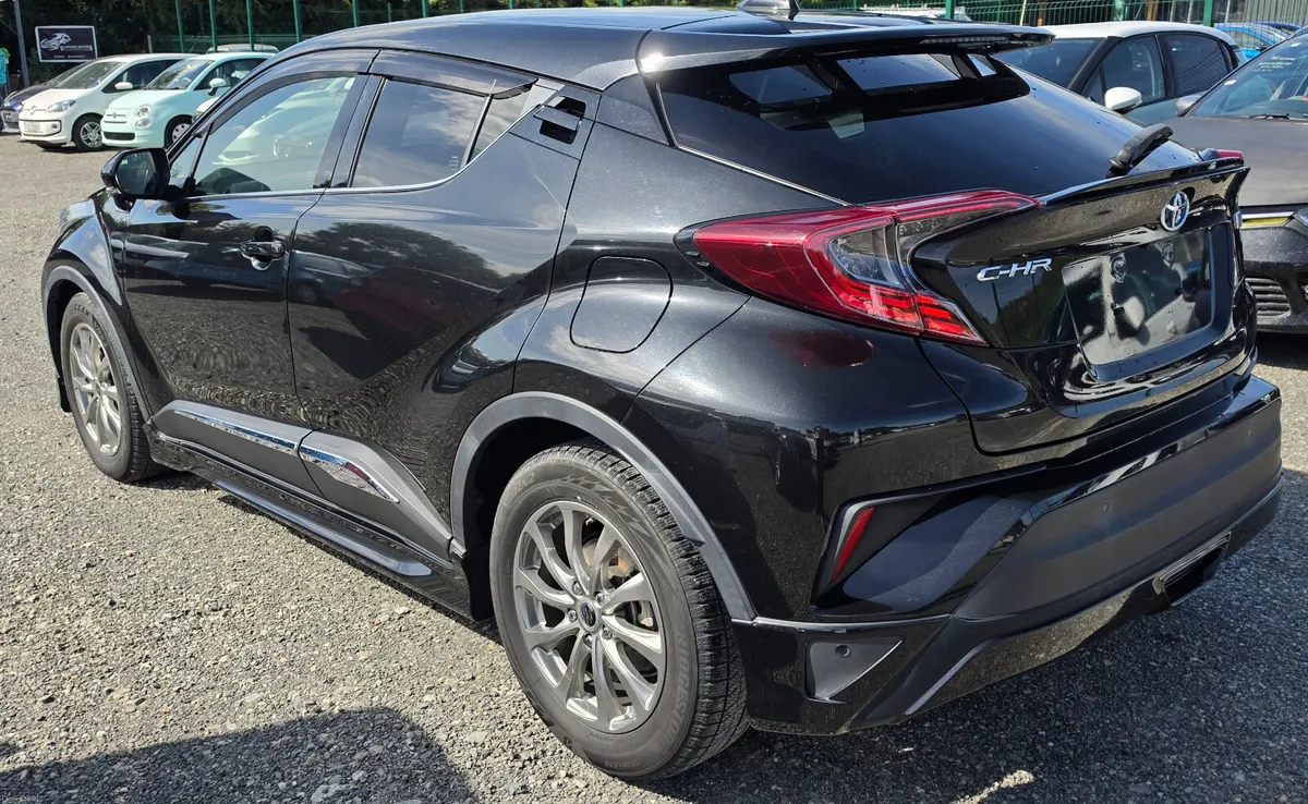 2019 Toyota C-HR Hybrid Automatic – G LED Edition - Image 4