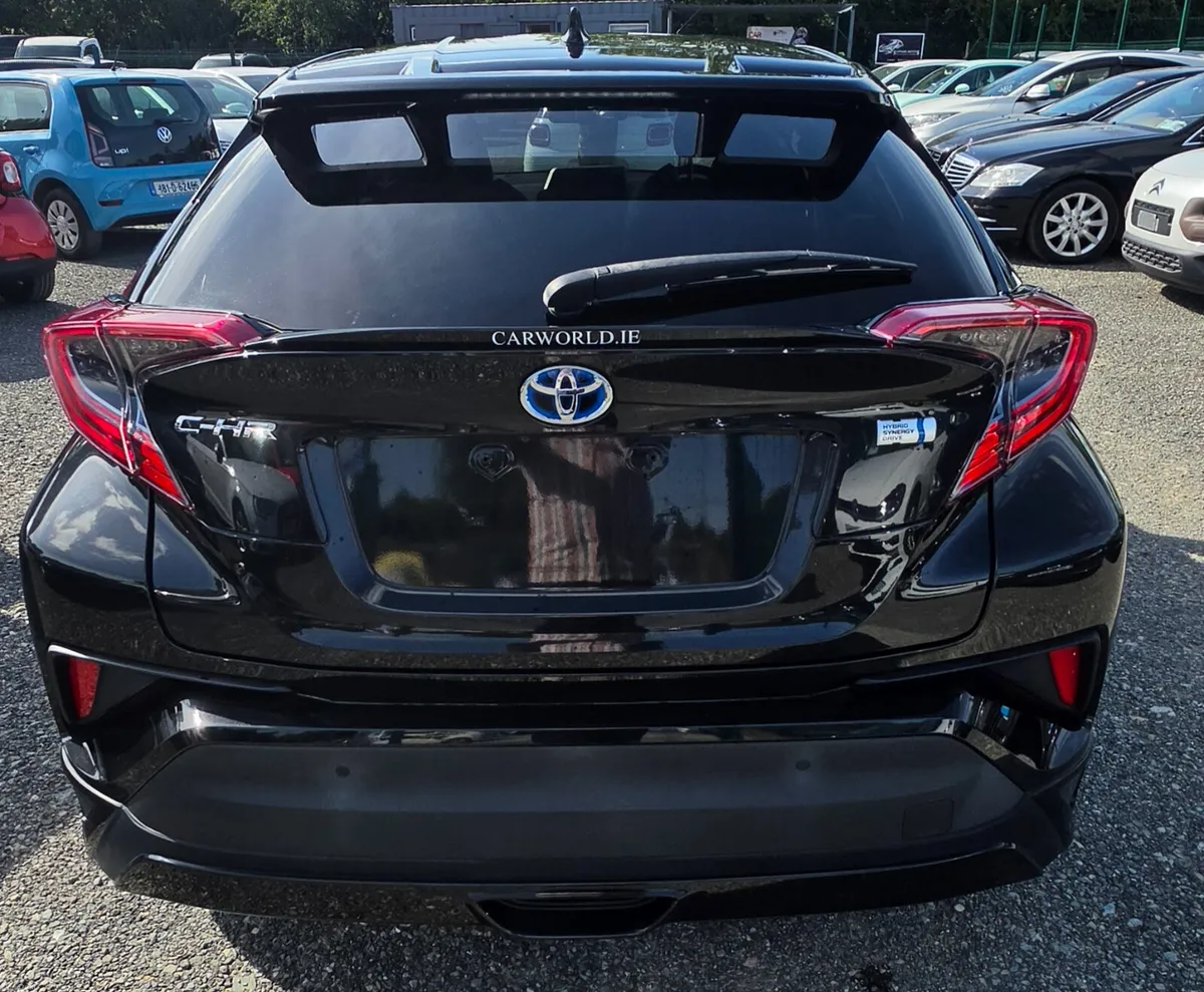 2019 Toyota C-HR Hybrid Automatic – G LED Edition - Image 3