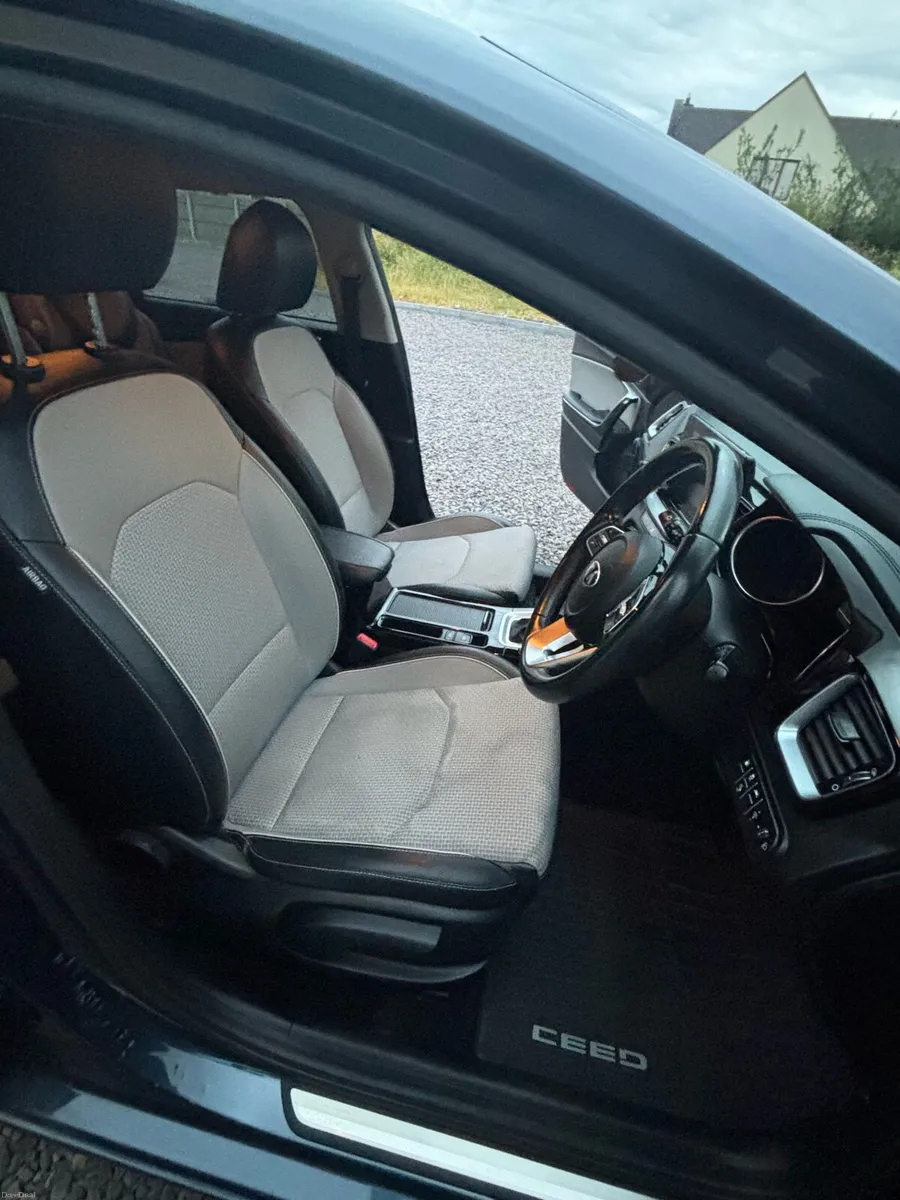 211 Kia Ceed PHEV SW - Full Kia serviced - Image 4