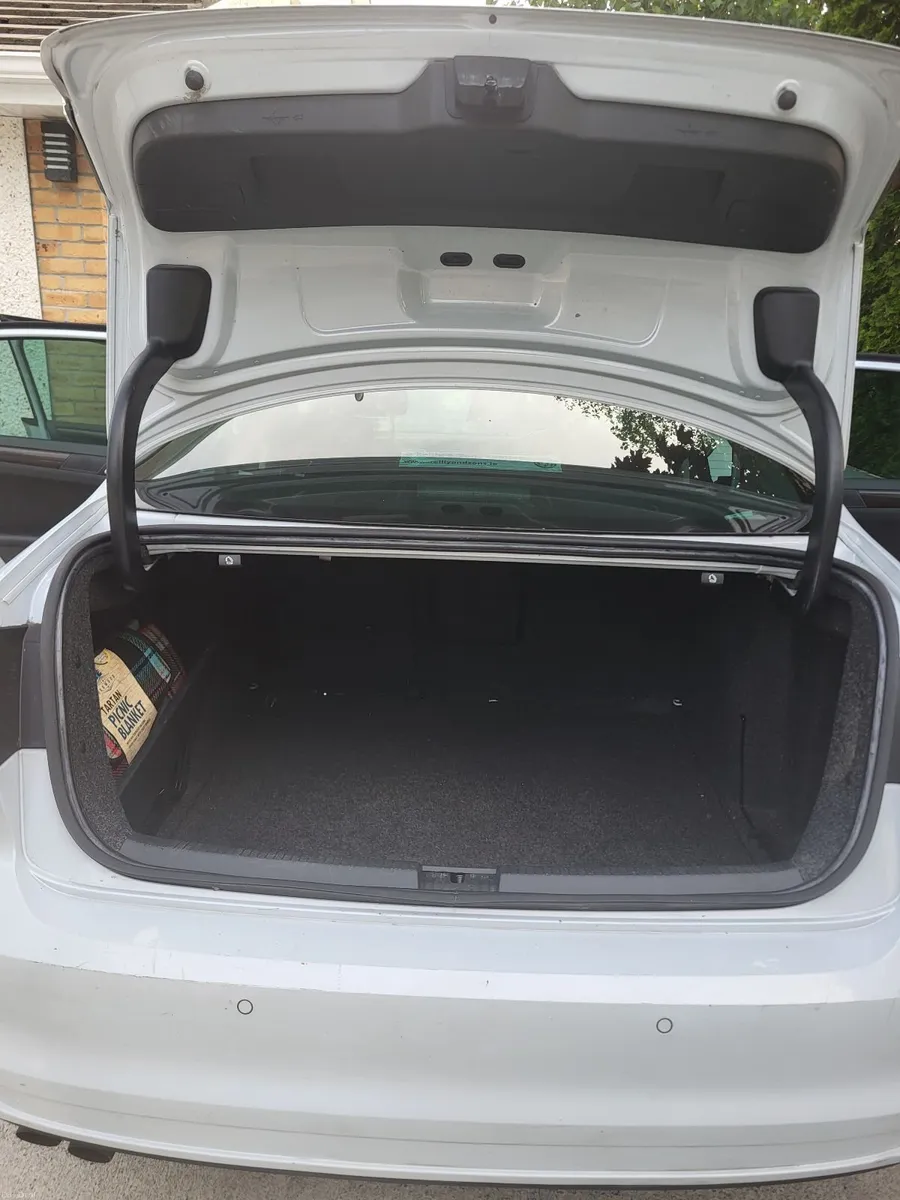 Volkswagen Jetta 2017 - Image 3