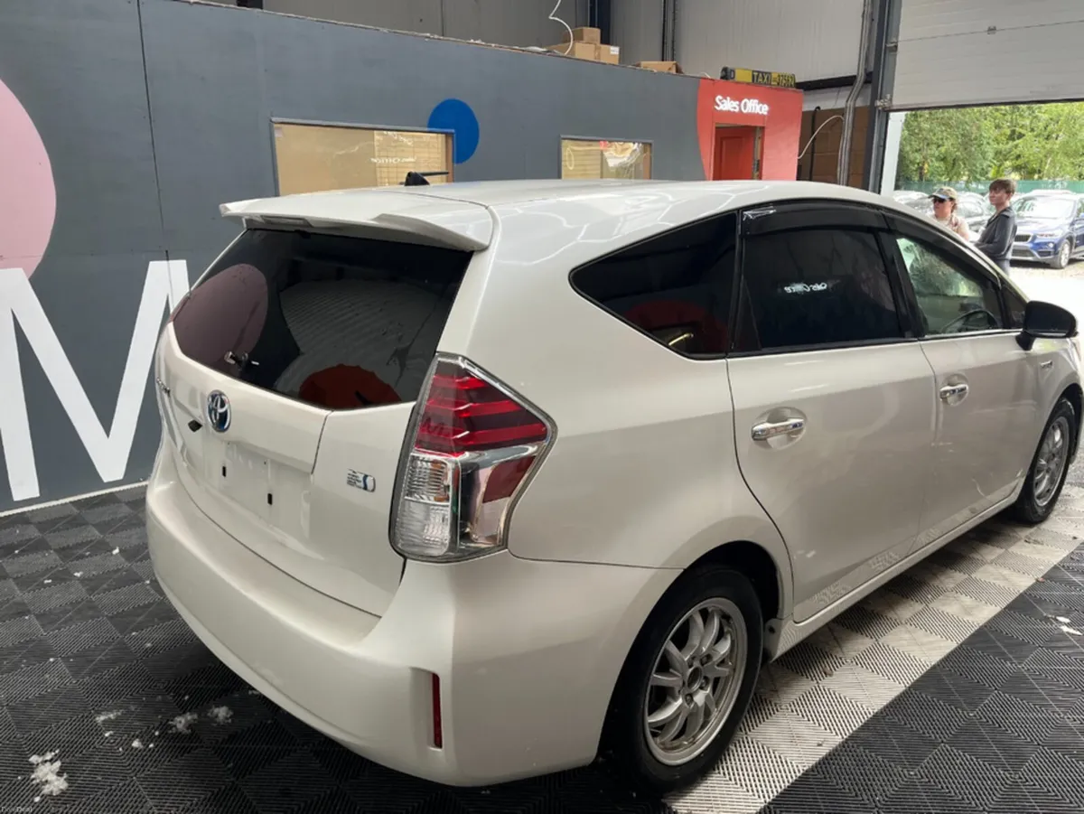 Toyota Prius 2016 TOYOTA PRIUS ALPHA S 1.8 AUTOMAT - Image 2