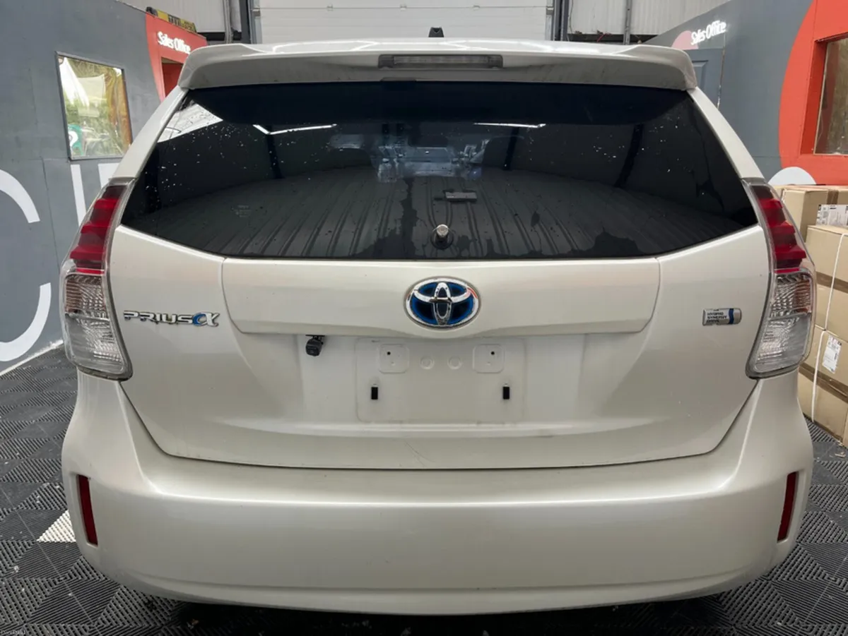 Toyota Prius 2016 TOYOTA PRIUS ALPHA S 1.8 AUTOMAT - Image 3