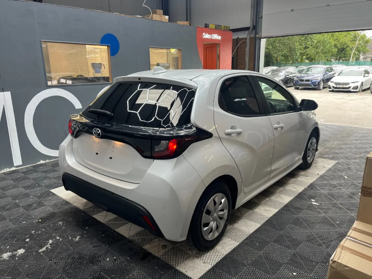Toyota Yaris 2022 TOYOTA YARIS X 1.0 AUTOMATIC / R - Image 2