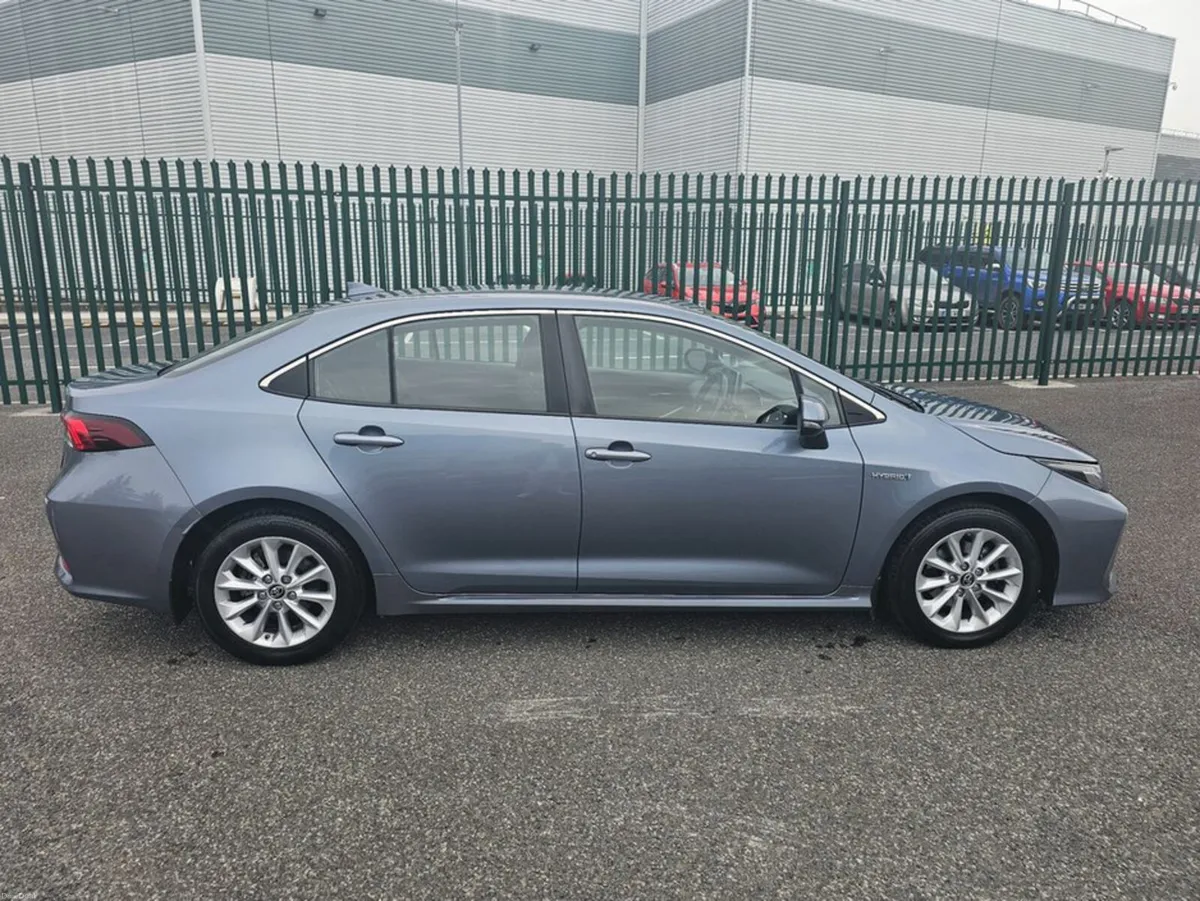 Toyota Corolla HYBRID, LUNA MODEL, FULL SERVICE HI - Image 4