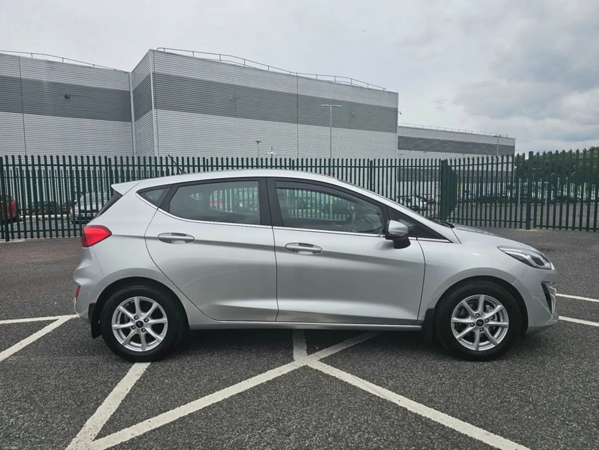 Ford Fiesta 1.0 PETROL, TITANIUM MODEL, LOW MILEAG - Image 4