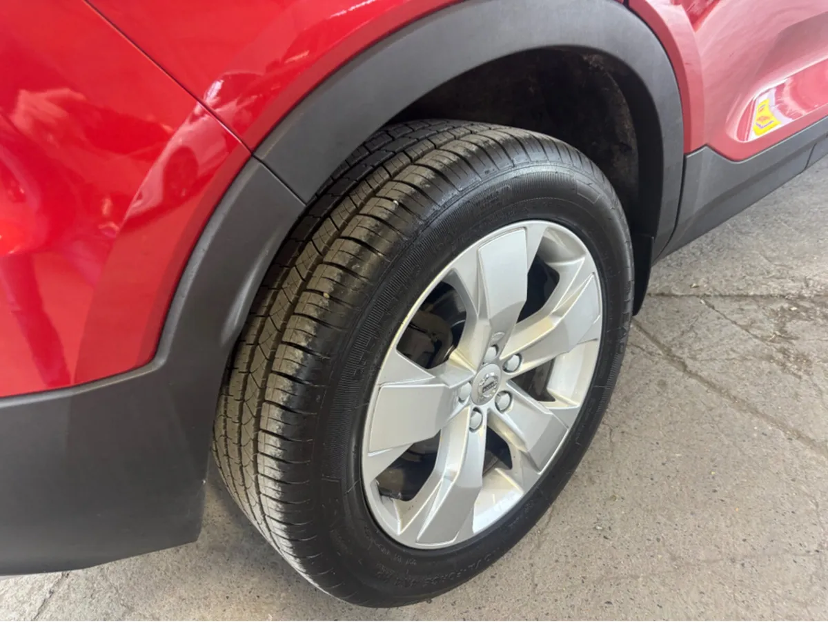 Volvo XC40 T2 MOMENTUM 5DR AUTO Finance Available - Image 6