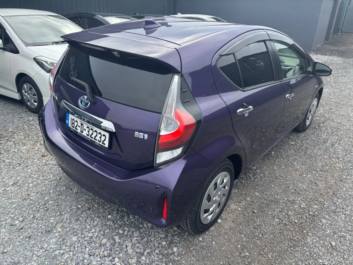 Toyota Aqua HYBRID - Image 3
