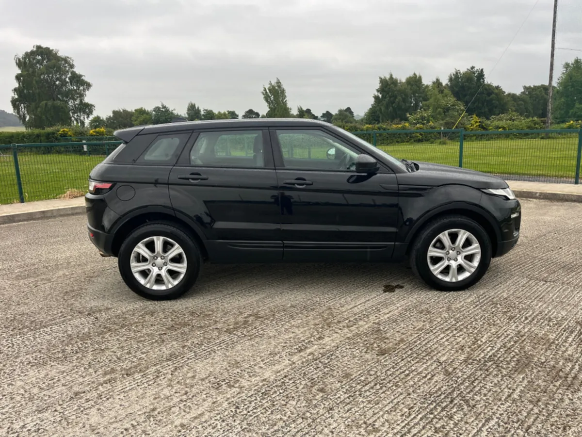 Land Rover Range Rover Evoque 2.0 TD4 SE TECH 5DR - Image 2