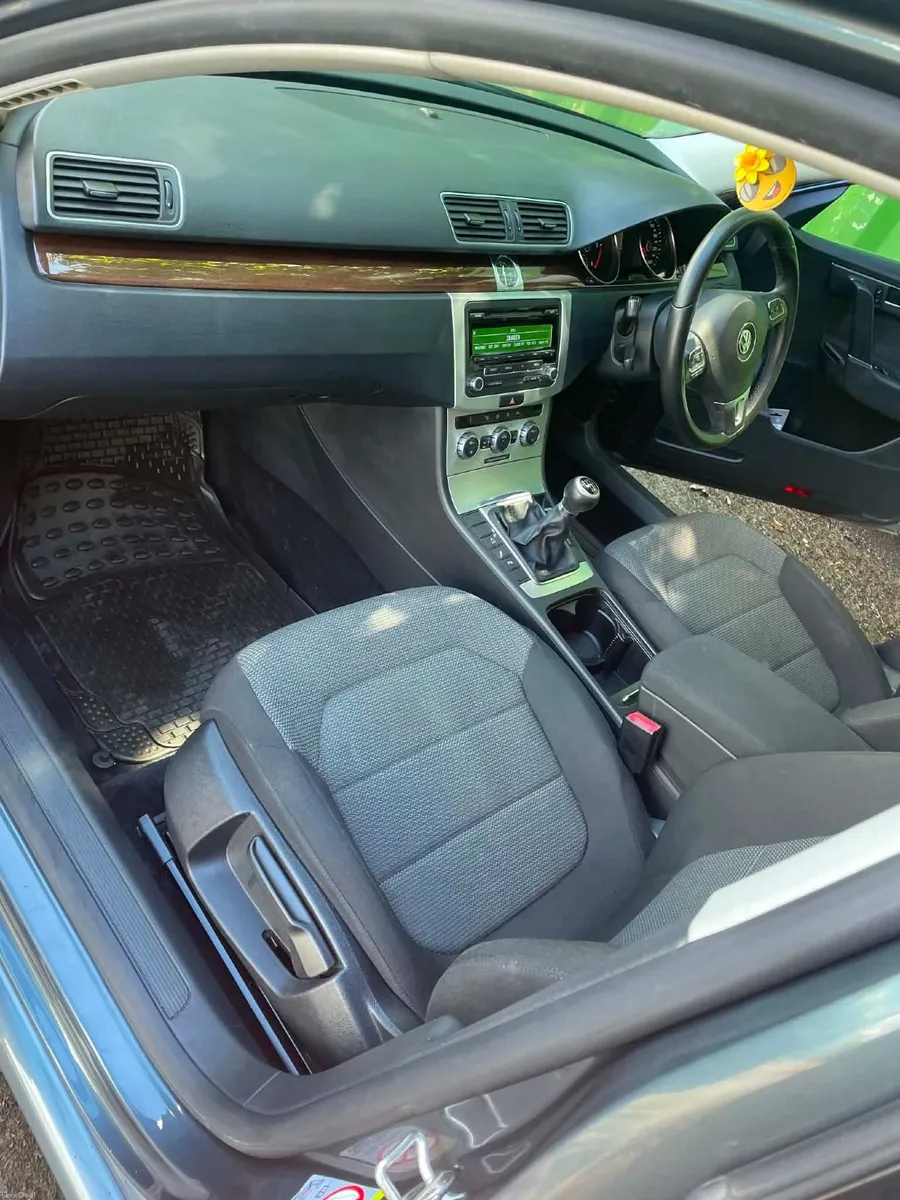 Volkswagen Passat 2012 - Image 4