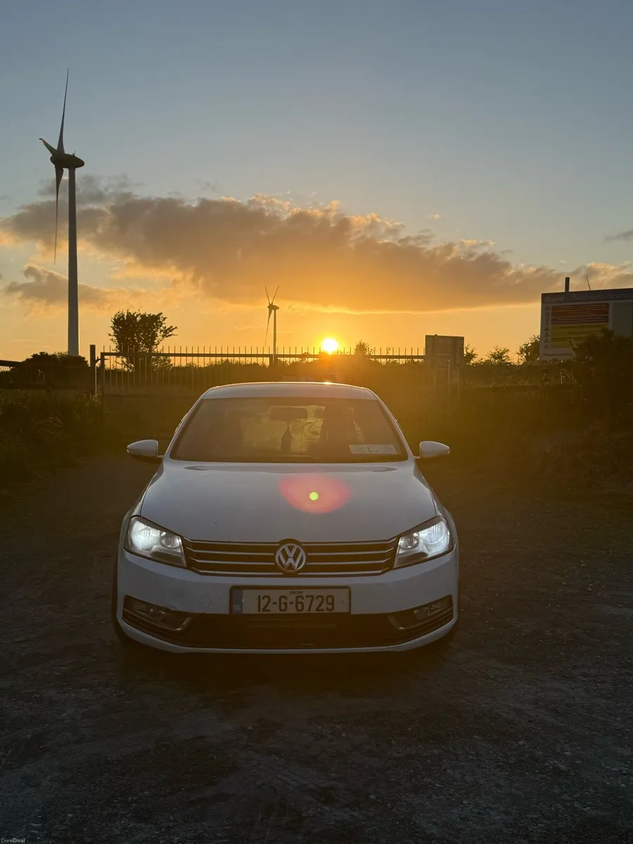 Volkswagen Passat - Image 2