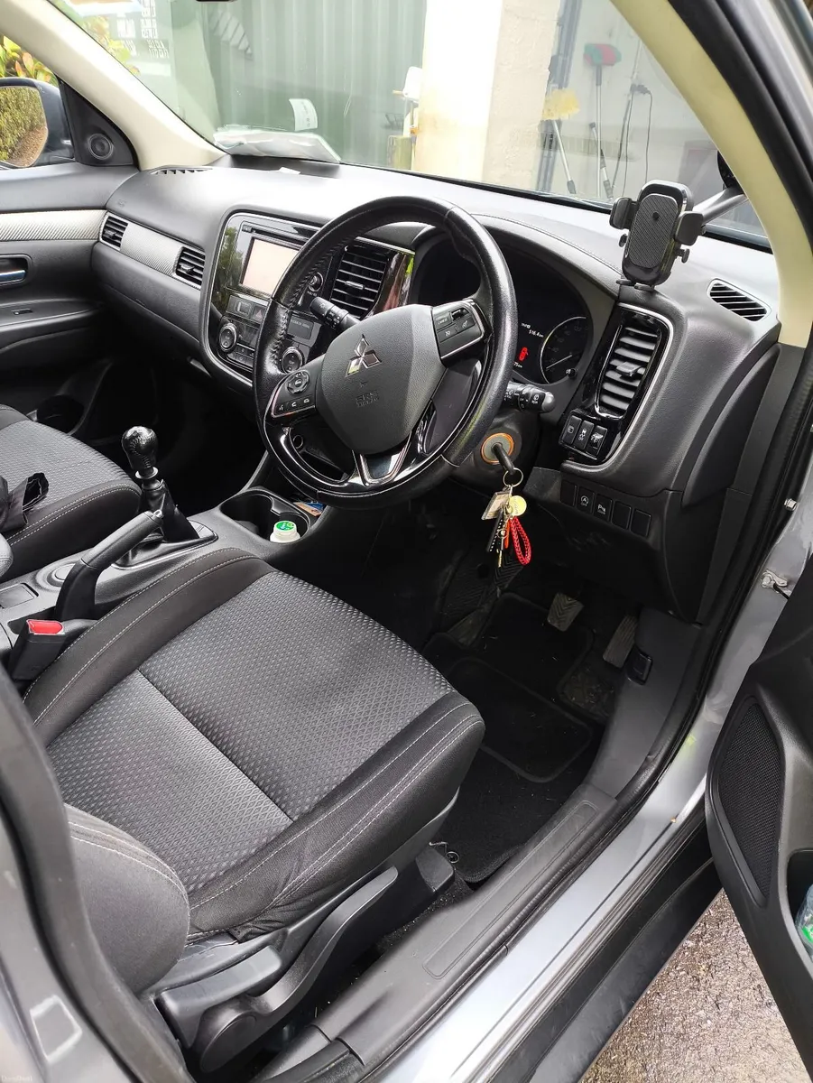 Mitsubishi Outlander 2.3 DiD – 2nd Owner 02.27 NCT - Image 4