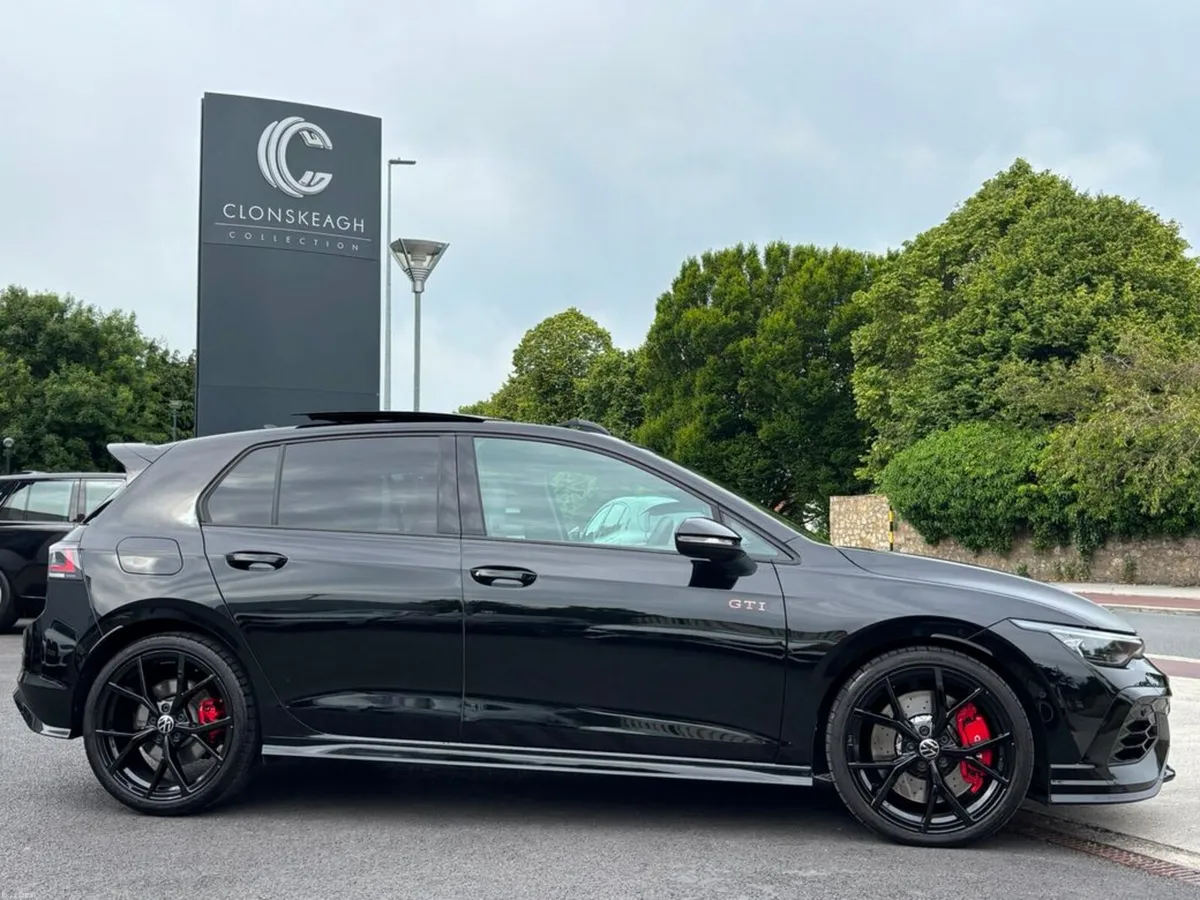 Volkswagen Golf Clubsport 2.0 TSI 300HP DSG 5DR ** - Image 3