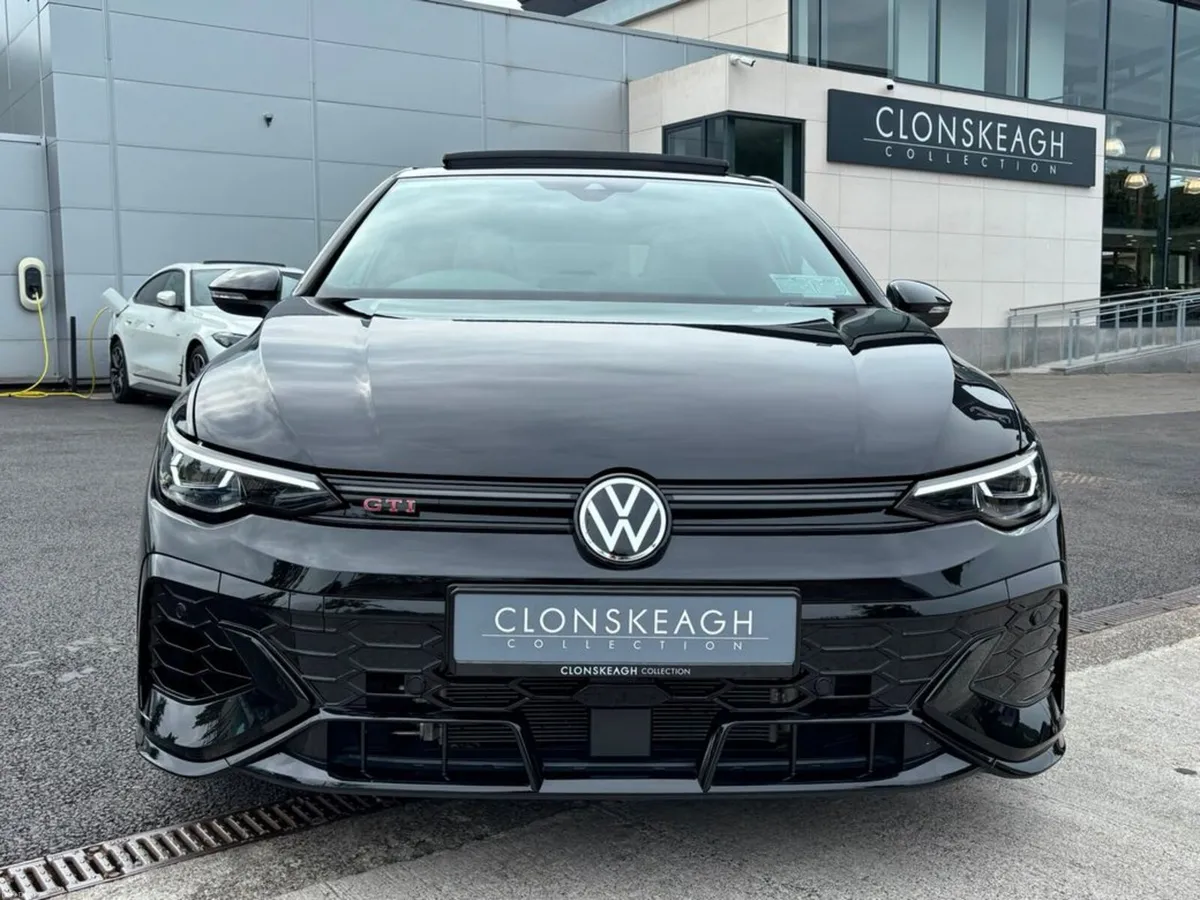 Volkswagen Golf Clubsport 2.0 TSI 300HP DSG 5DR ** - Image 2