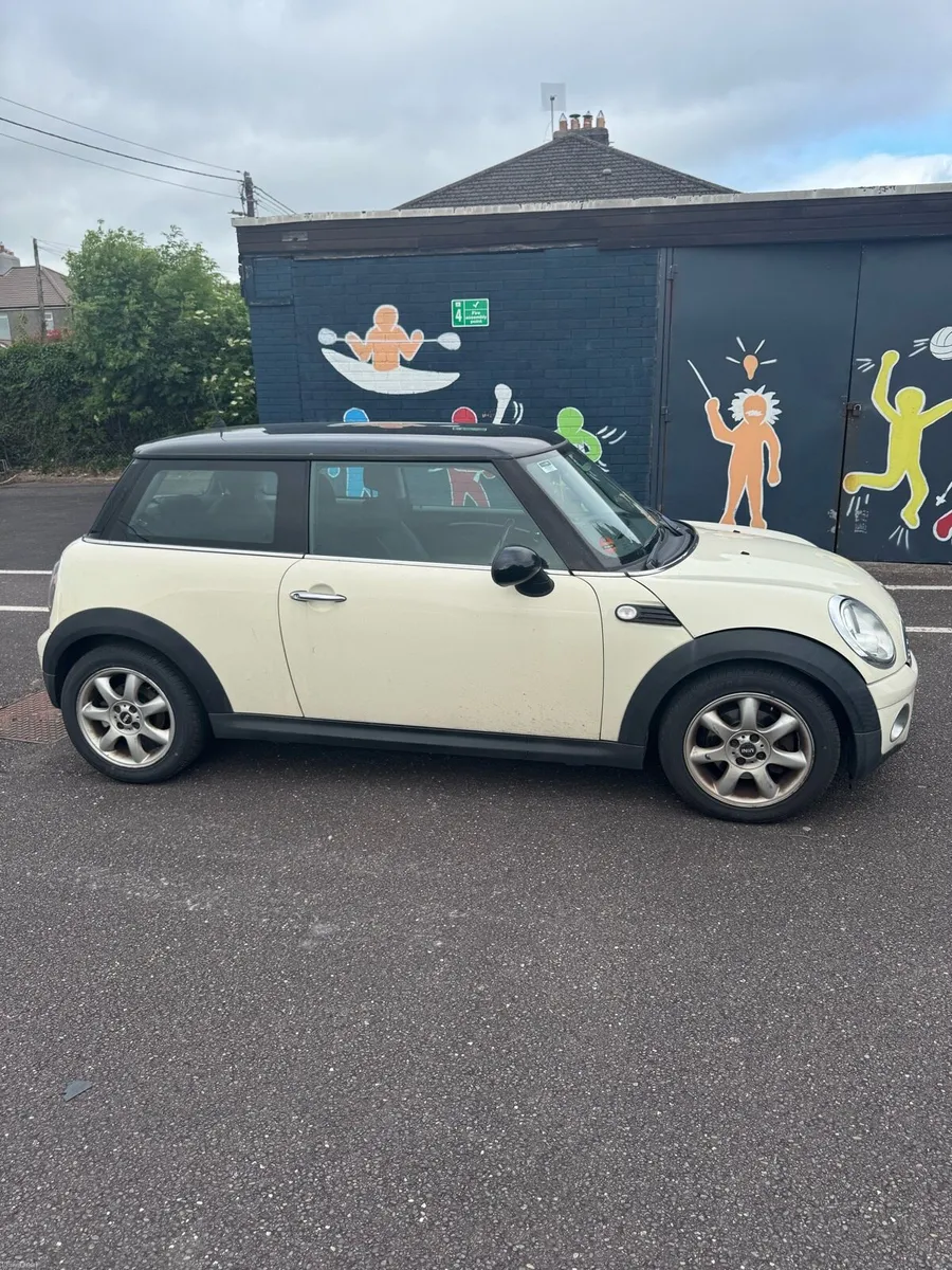 2010 Mini Cooper - Image 1