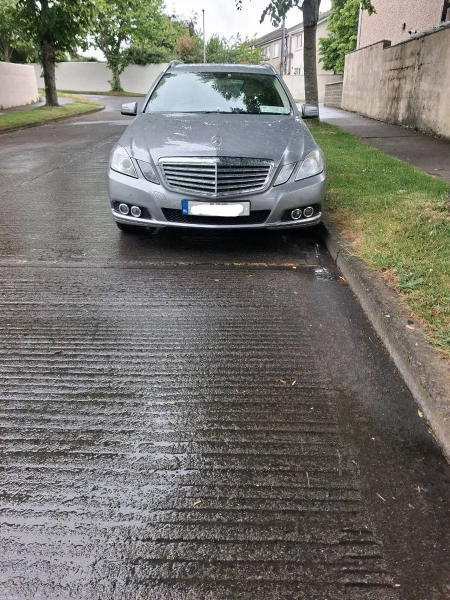 Mercedes E class 7 seater - Image 3