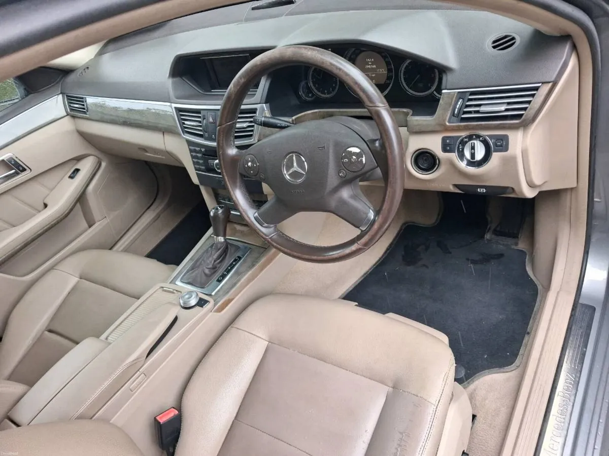 Mercedes E class 7 seater - Image 6