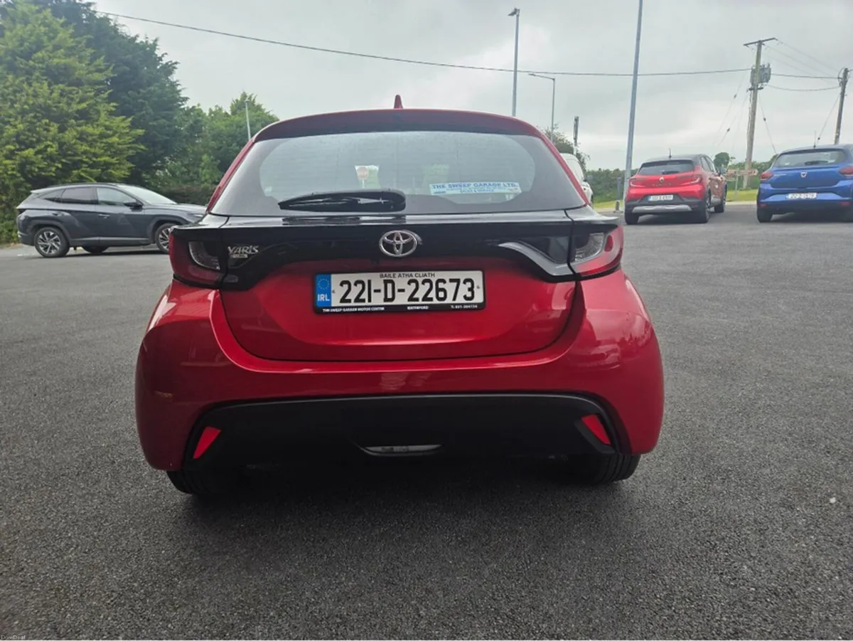 Toyota Yaris 1.0 LUNA 4DR - Image 3