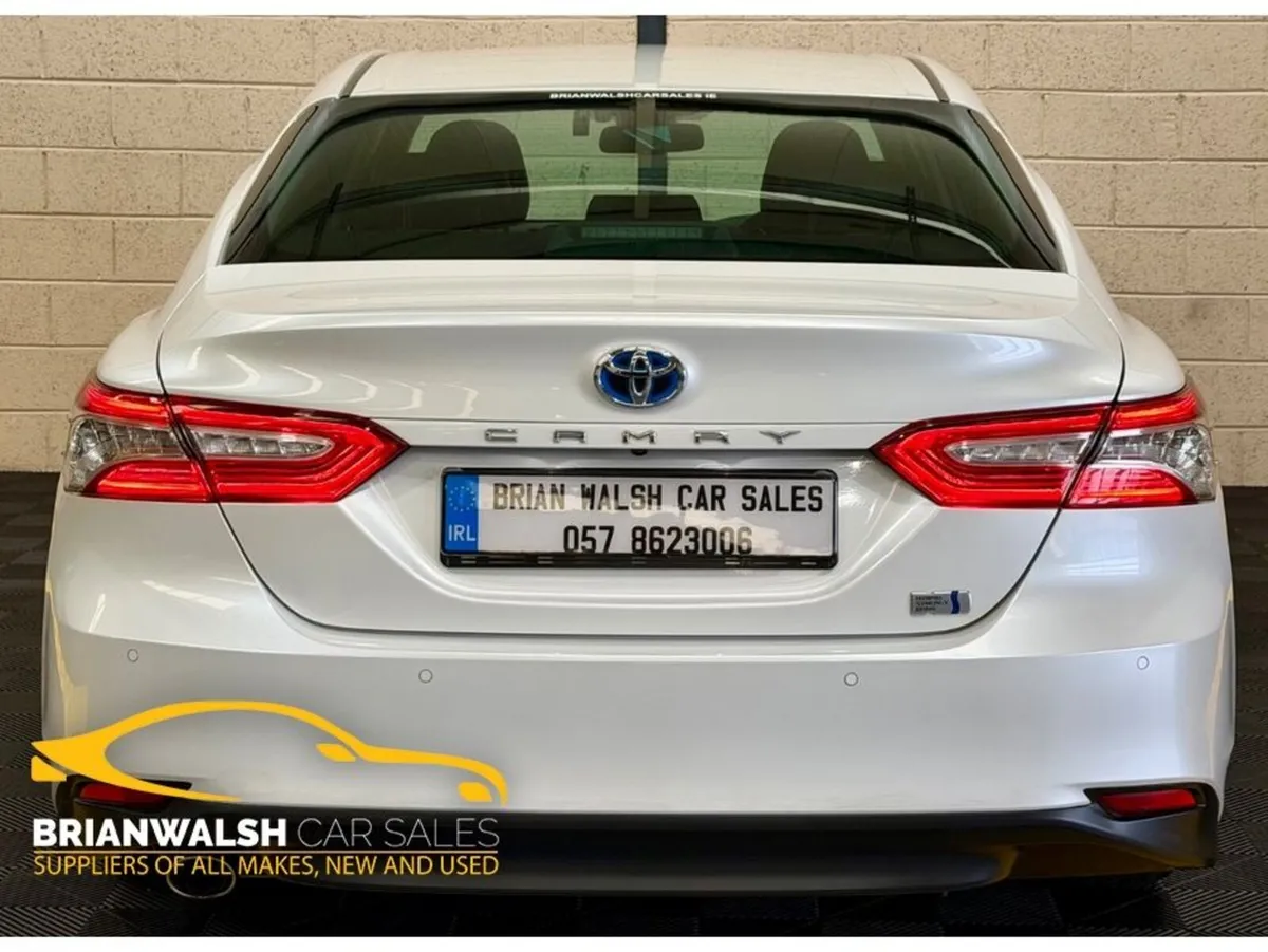 Toyota Camry G Leather Package - Image 3
