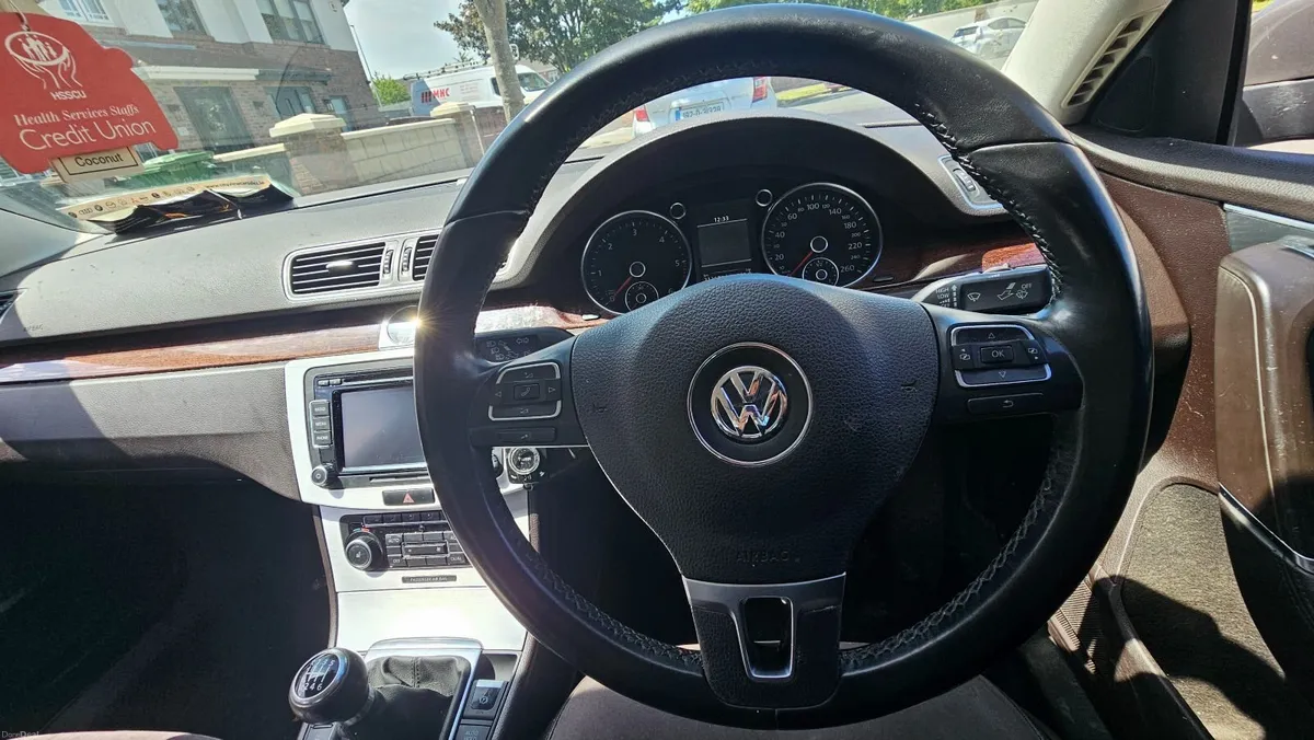 Volkswagen Passat 2011 - Image 3
