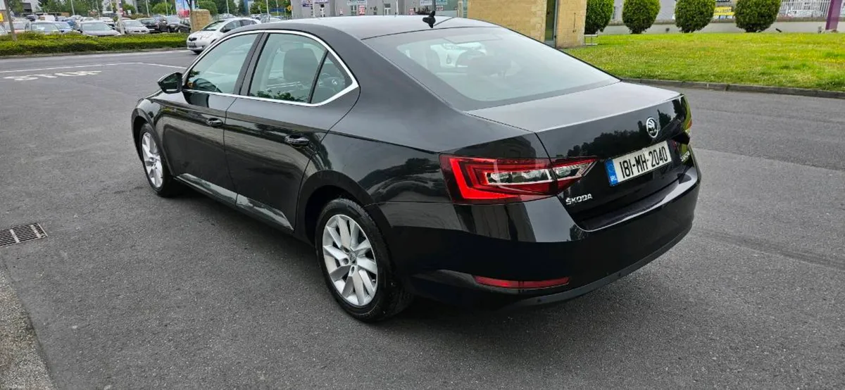 SKODA SUPERB STYLE 1.6TDI 120bhp LEATHER - Image 5