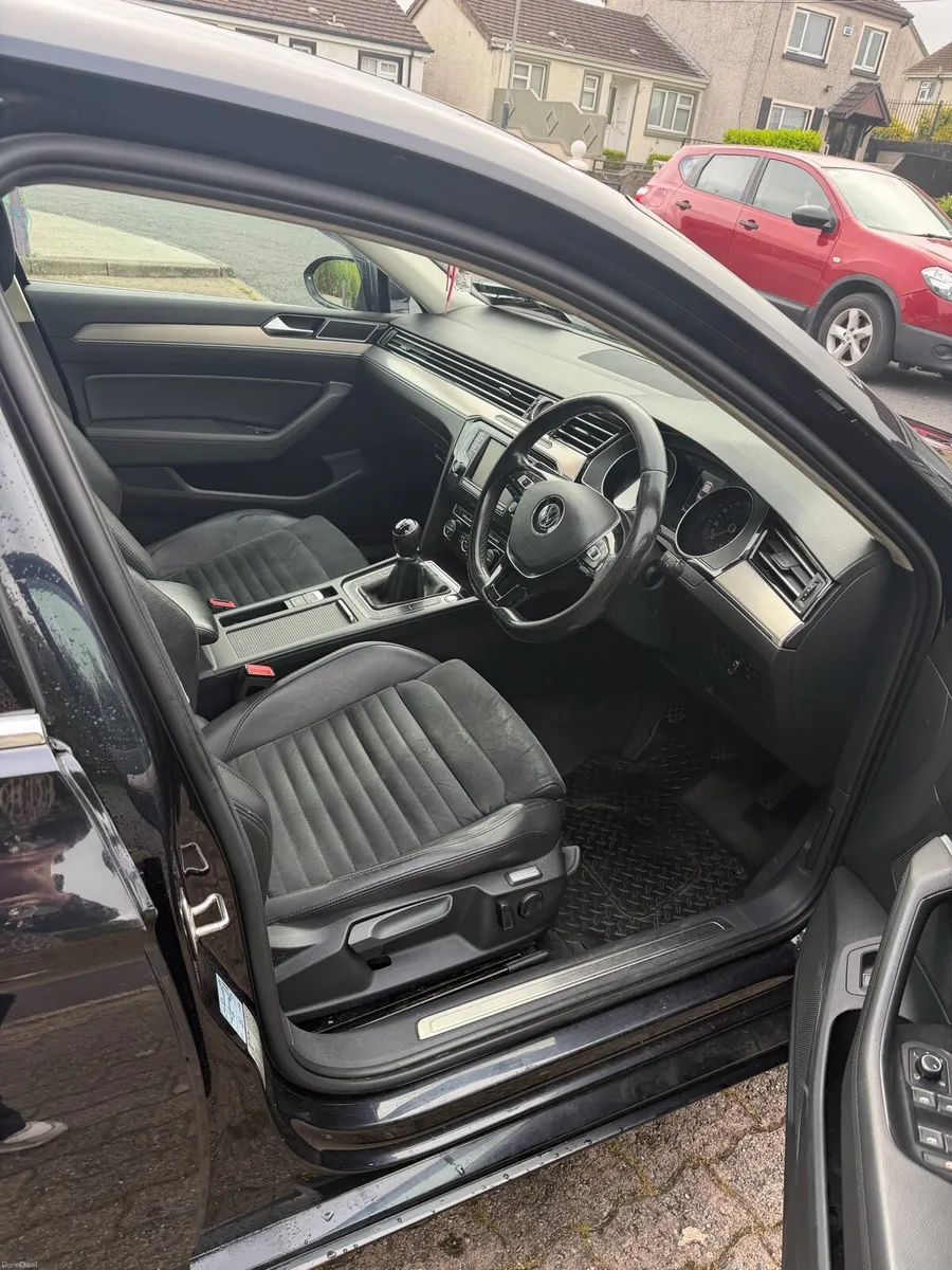 Volkswagen Passat - Image 3