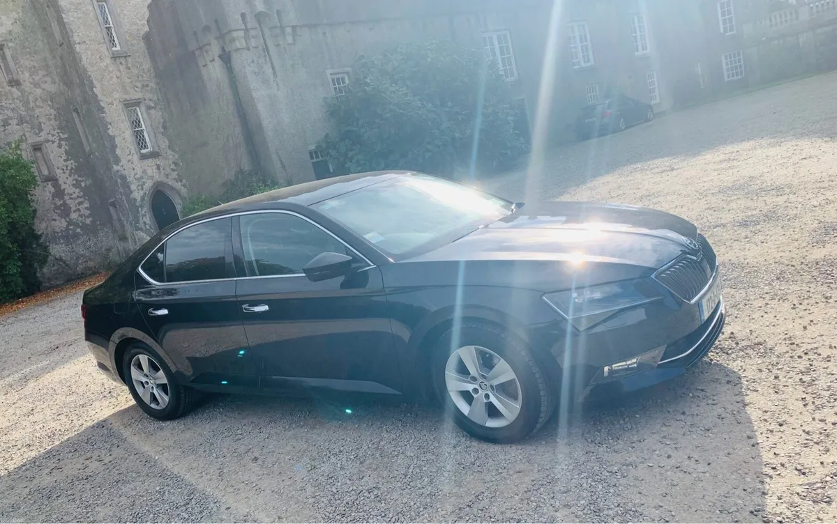 🚗 2017 (2) Skoda Superb - Automatic - Image 4