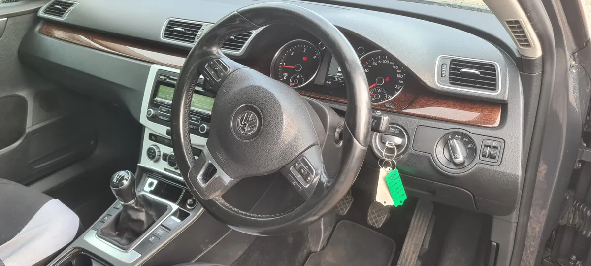 Volkswagen Passat 2013 - Image 5