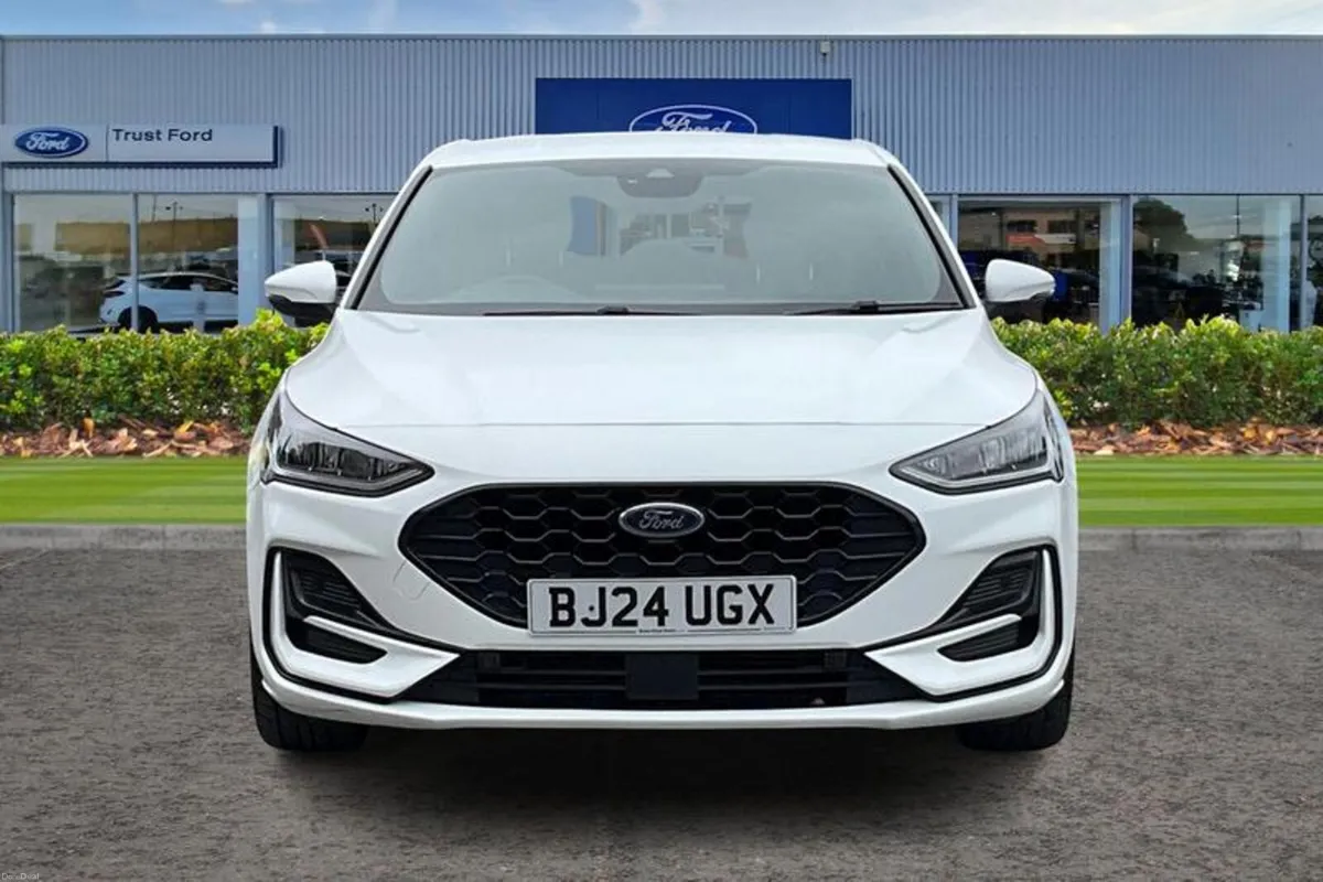 Ford Focus 1.0 EcoBoost ST-Line X 5dr*HEATED SEATS - Image 6