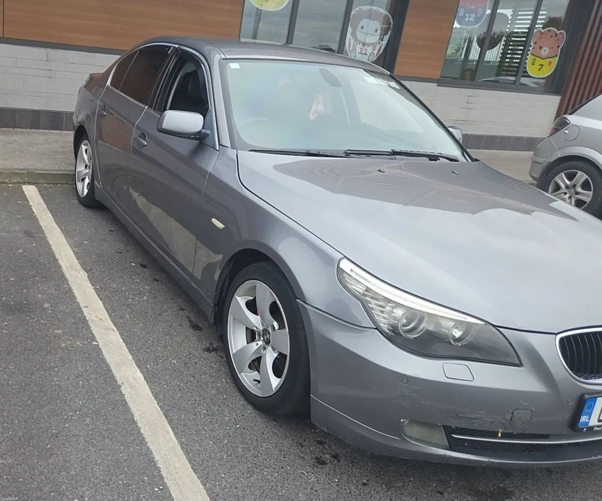 BMW 5-Series 2008 - Image 2