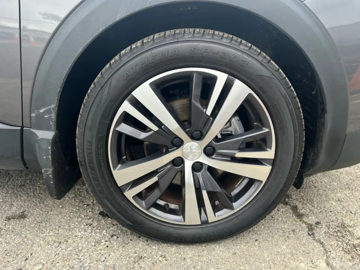 Peugeot 5008 1.2 Hybrid 136bhp E-DCS6 Allure - Image 5